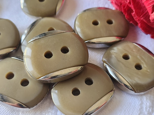 Lot 6 boutons vintage marron kitch acrylique argenté  2,2 sur 2,7 cm ref 5341