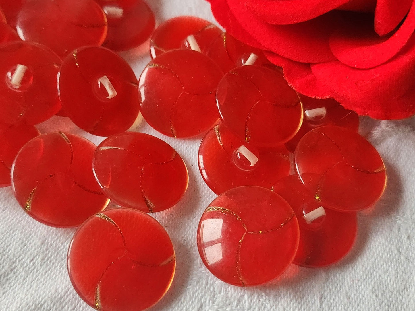 Lot 6 boutons vintage rouge doré à pied  2,1 cm ref 1368