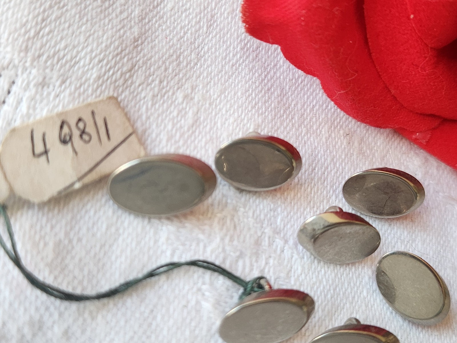 Lot 7 boutons vintage en métal argenté oval 0,8 sur 1,3 cm ref 5139