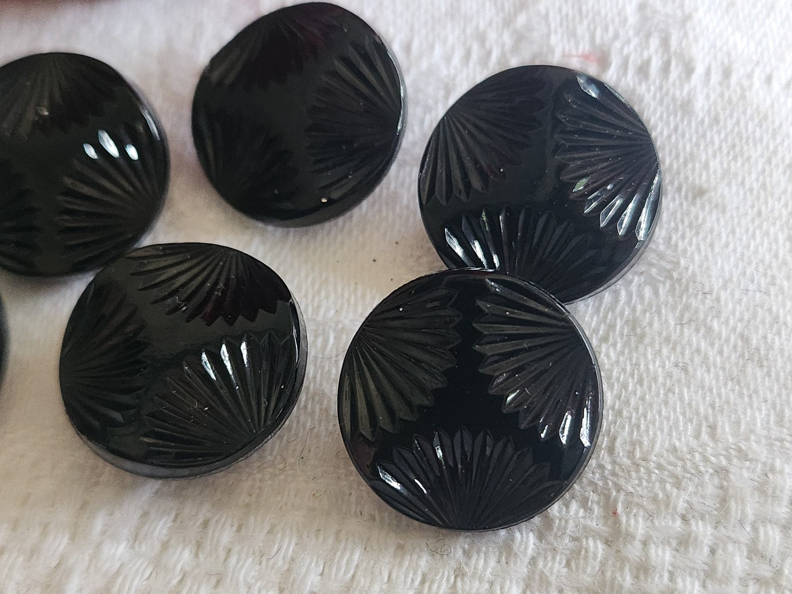 Lot 6 boutons anciens en verre noir 1,8 cm pied strié ref 6113