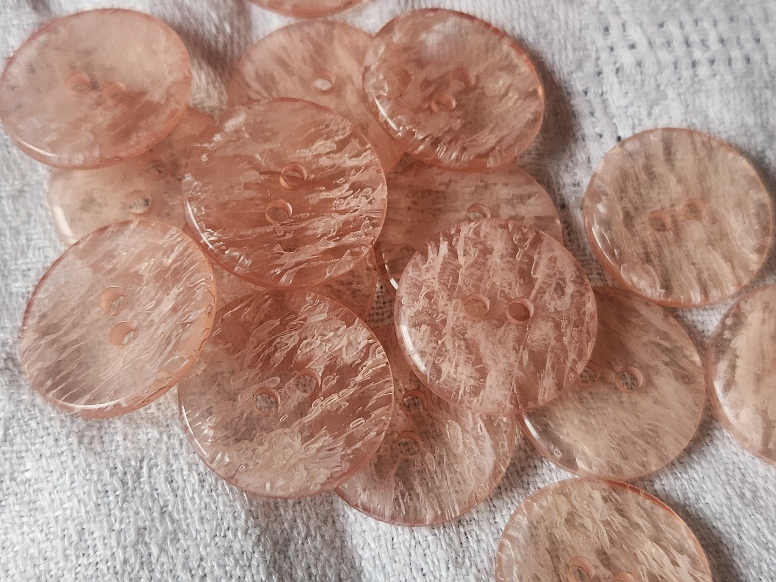 Lot 14 boutons vintage rose transparent  2 cm trou zebrés ref 5451