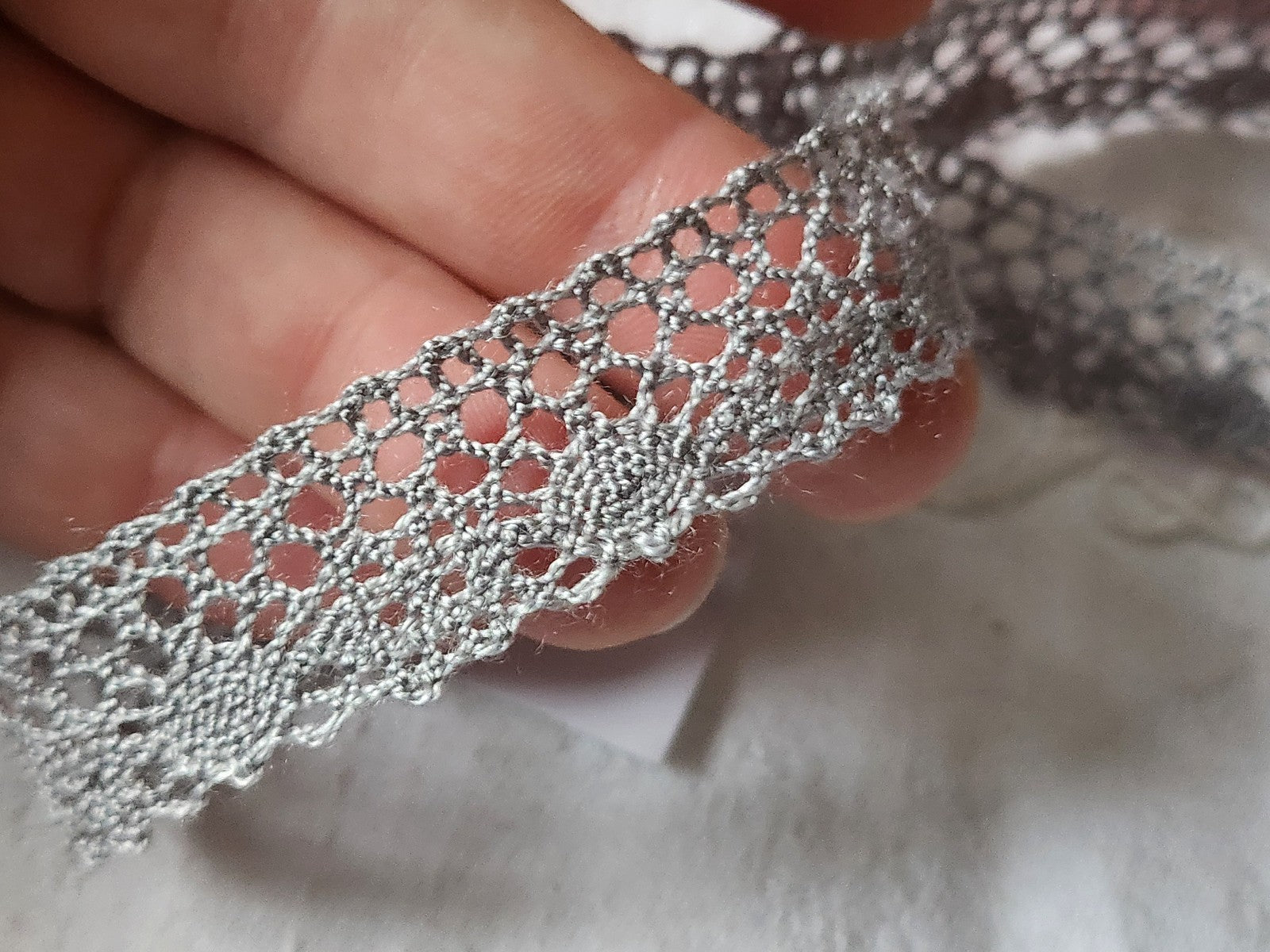 Dentelle vintage gris / grise  coton 3 métres sur 1,7 cm A3