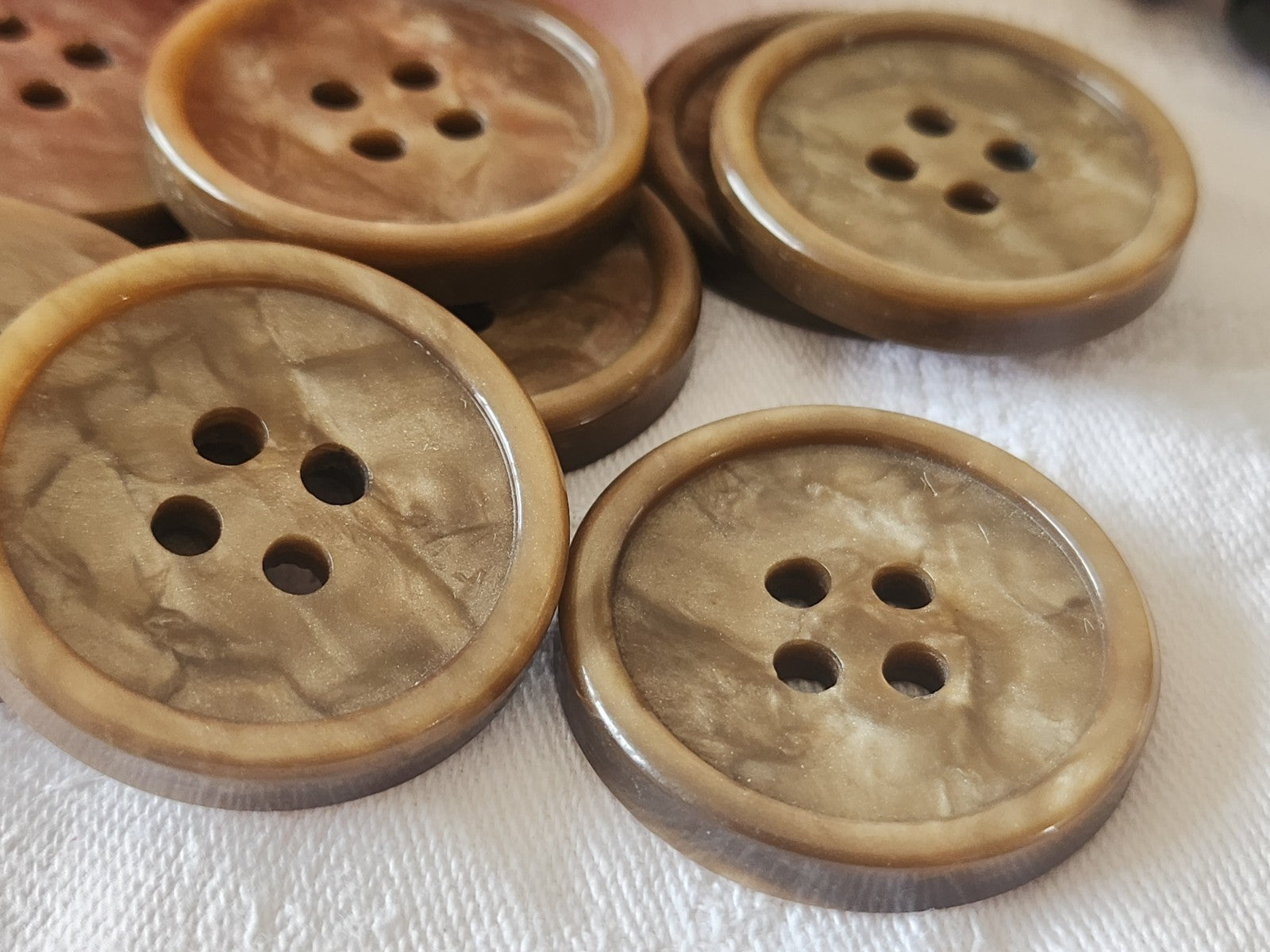 Lot 8 enormes XXL boutons anciens  marron moucheté  3,5 cm ref 3960