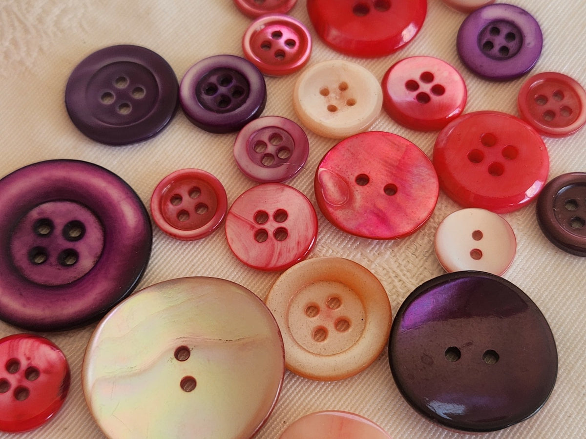 Panaché lot 24 boutons vintage en nacre rose violet 1,1 à 2,6 cm ref 6259