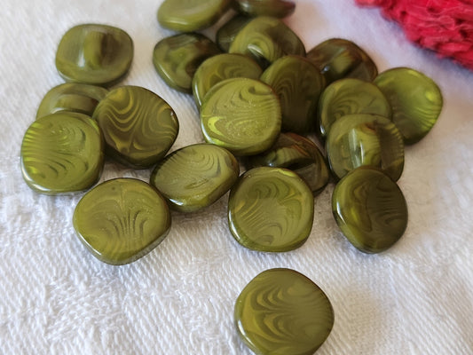 Lot 21 petits  boutons vintage vert lumineux à pied 1,1 cm ref 5226