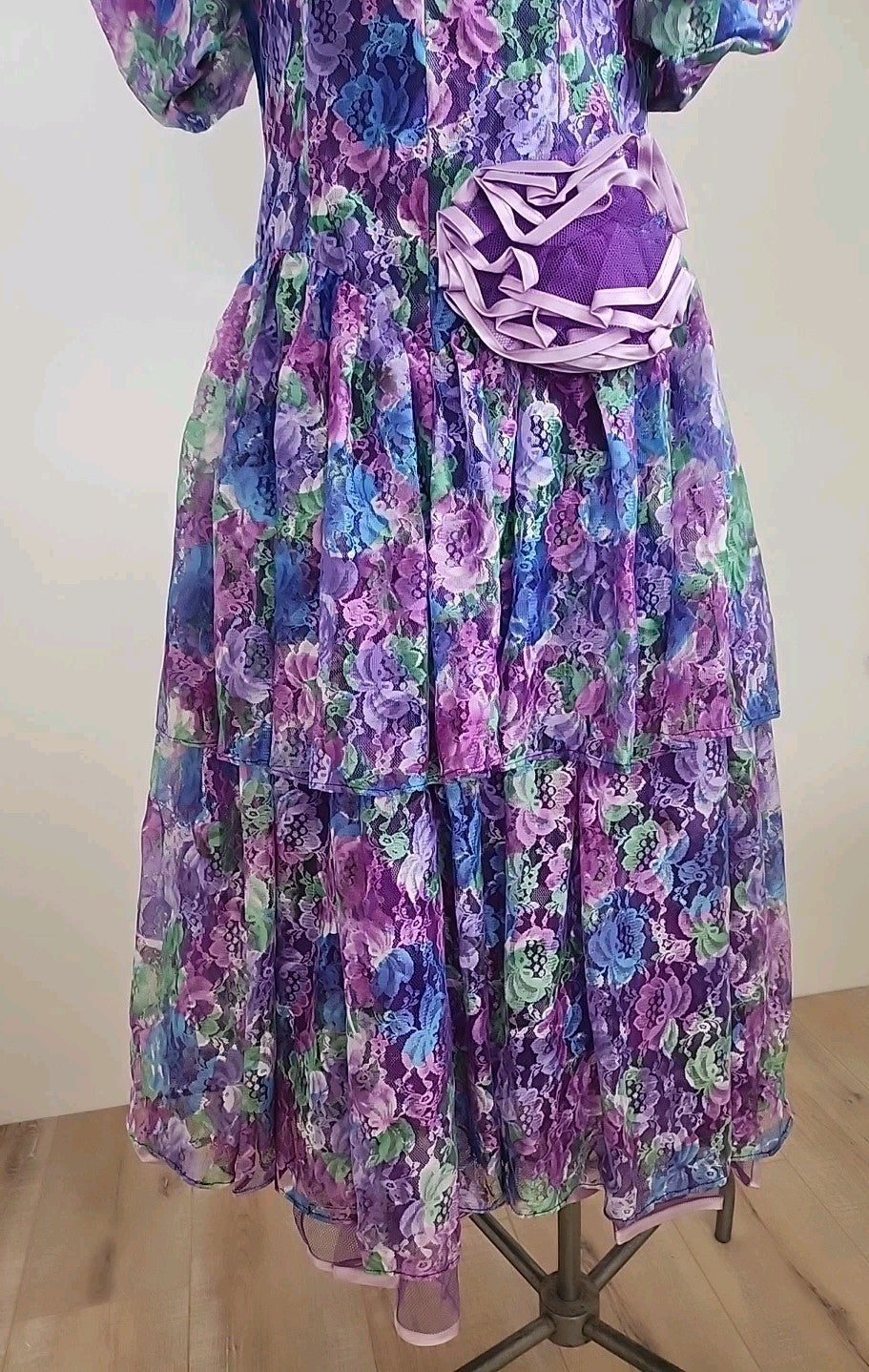 Kitch robe atypique violette vert dentelle jupon T38 Lina Innocenti ref portant