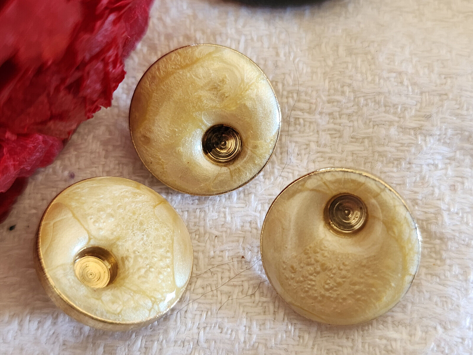 Trio boutons anciens beige nacré superbe métal 1,5 cm G16D