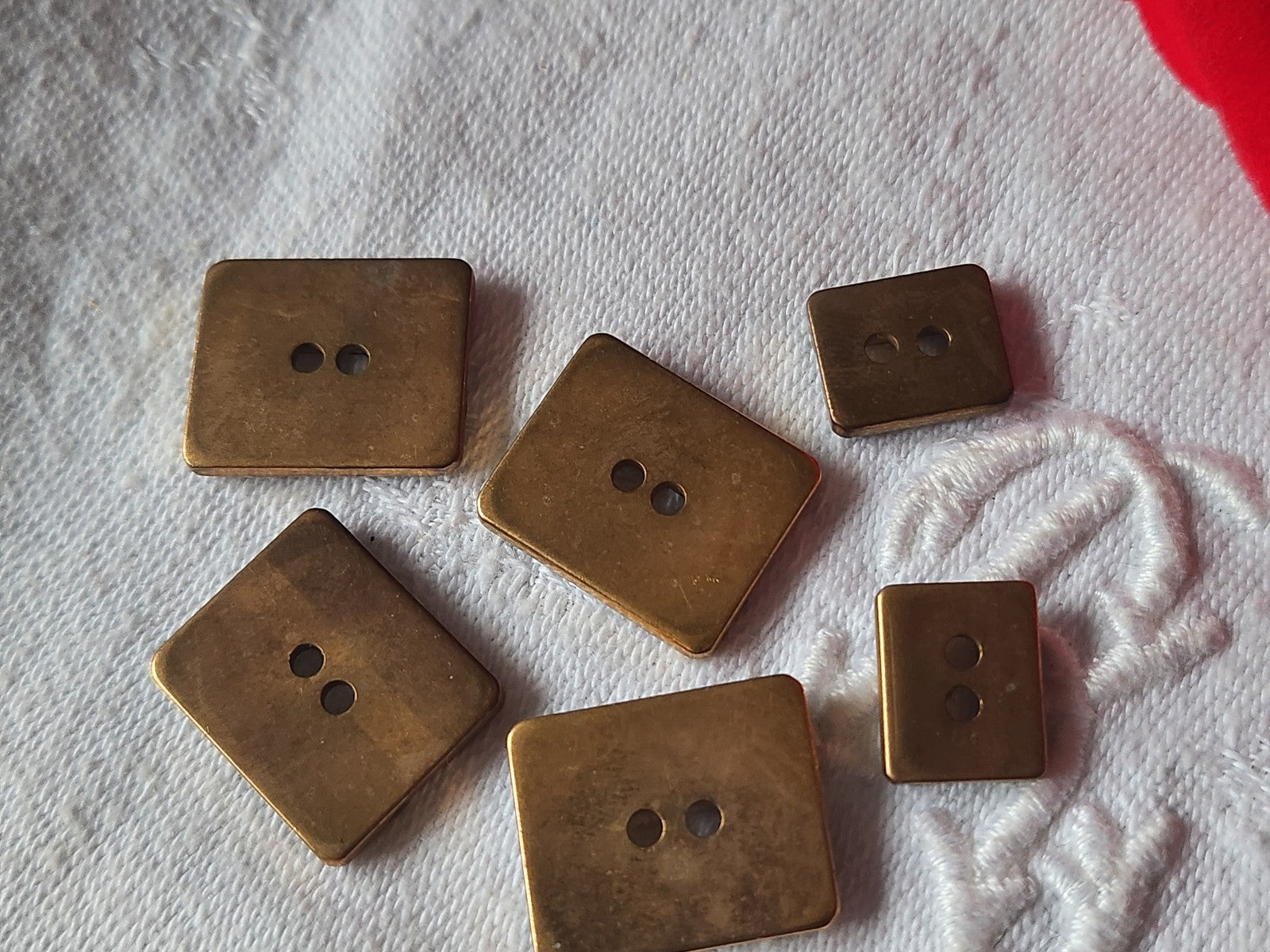 Lot 6 boutons vintage en métal tons marron 1,5 sur 1,8 et 1 sur 1,2 cm ref  387