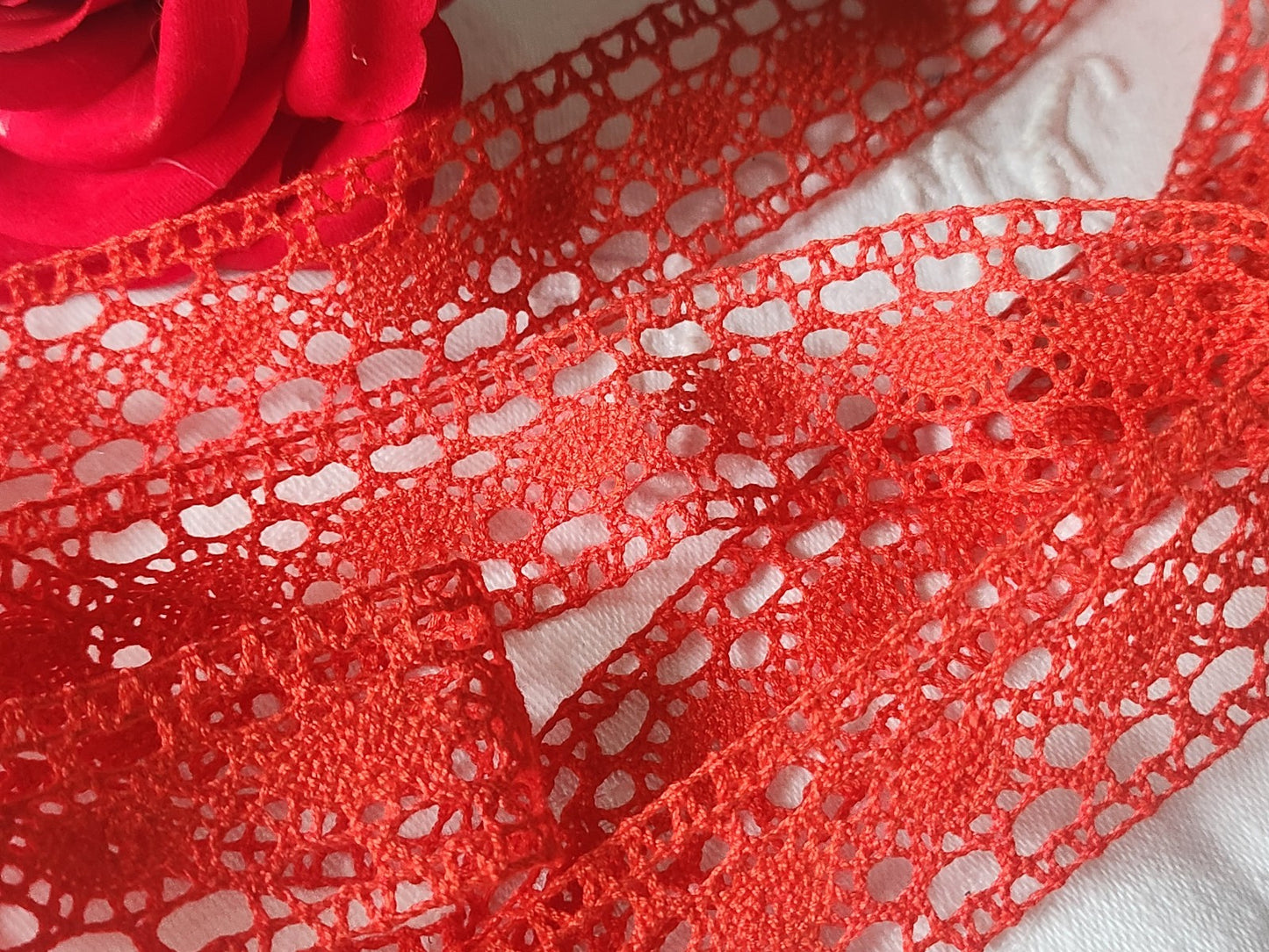 Dentelle vintage orange  entre deux 2 métres sur 2,8 cm A3
