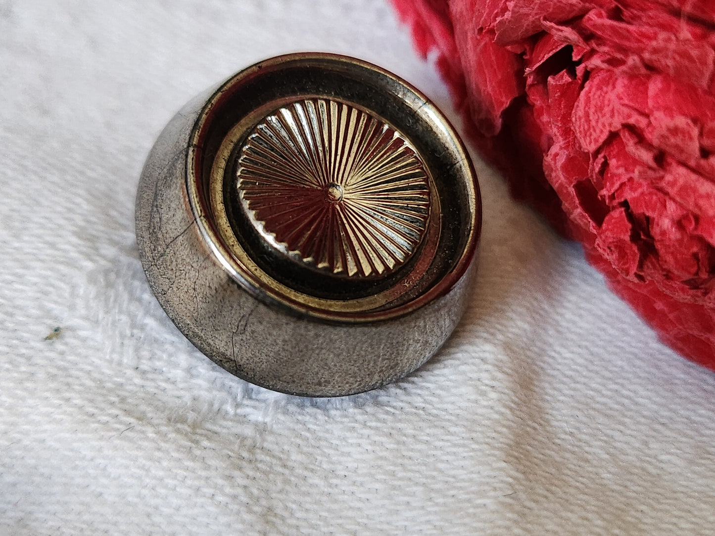 Gros bouton anciien en verre argenté haut 2,2 cm pied D13K