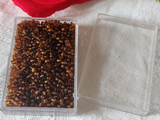 Lot environ 22 grammes de perles de rocaille marron mat n°4