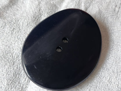Enorme bouton ovale cambré parurier bleu 4,5  cm sur 3,9 cm ref 5912