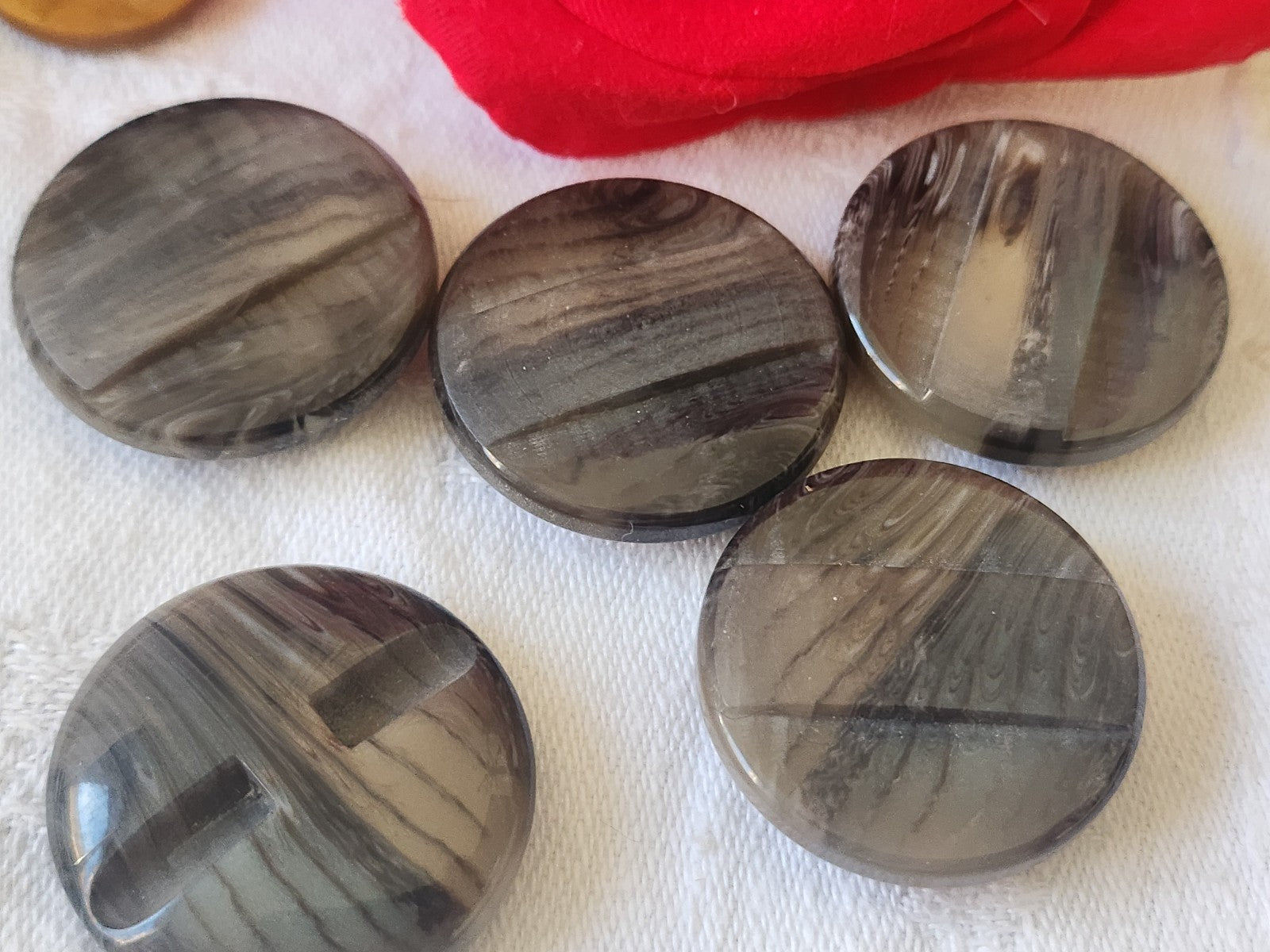 Lot 5 gros boutons vintage marron mat/ lumineux  2,8 cm pied ref 4816