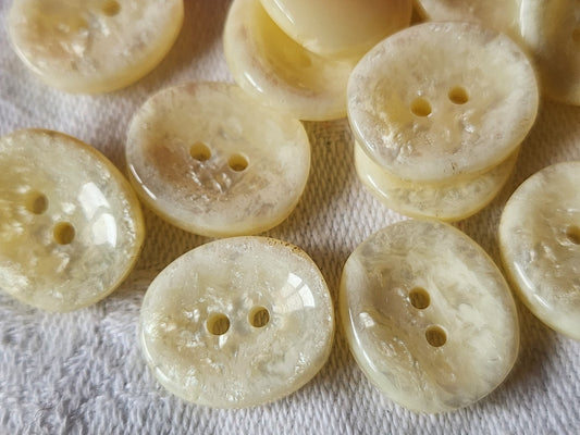 Lot 14 boutons vintage blanc creme  moucheté ovale  1,5 sur 1,7 cm ref 2203