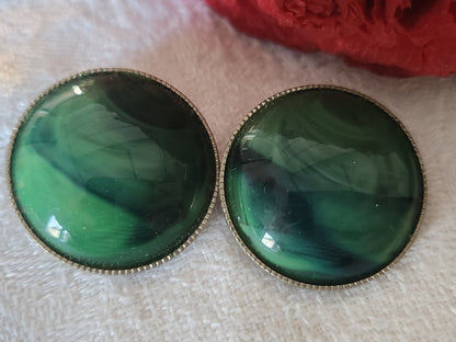 Duo boutons vintage en métal doré coeur effet marbre vert beige 2,3 cm G9R