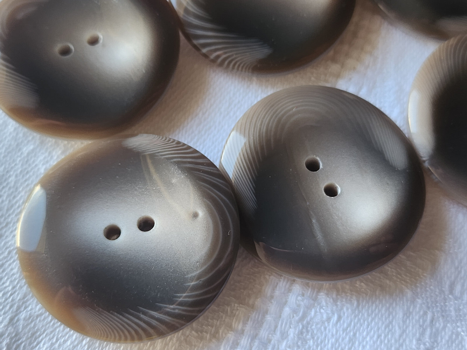 Lot 6 énormes boutons vintage marron cambré 3,4 cm trous ref 2448