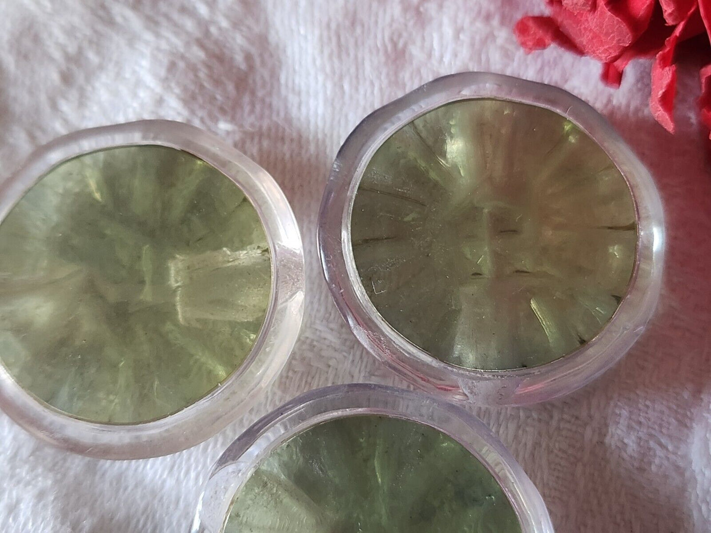 Trio gros boutons vintage  cœur vert transparent pied 3 cm ref 2085