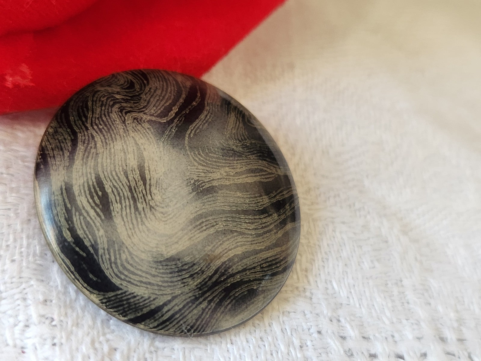 Joli bouton ancien gris noir 2,6 cm pied D19G