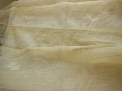 Coupon tissu moderne voilage crème motif relief  92 cm sur 1 m 06 B6