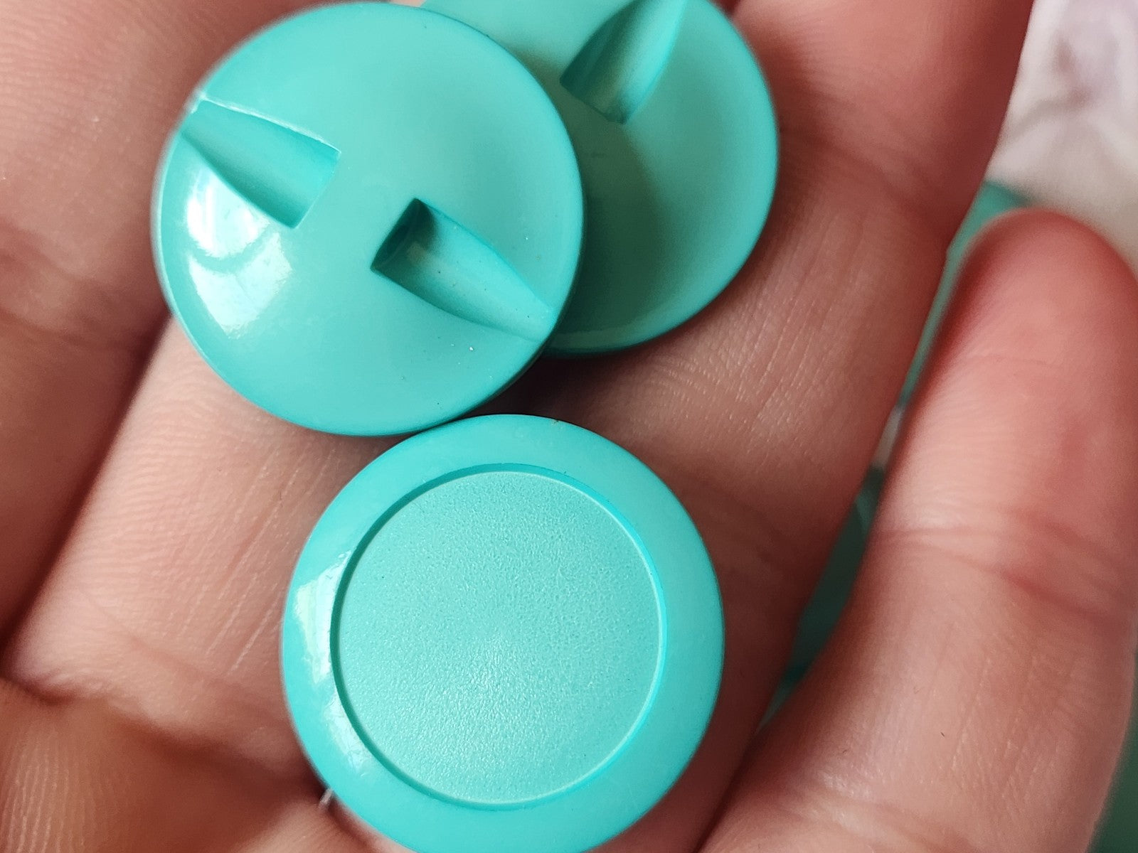 Lot 7 boutons vintage leger bleu turquoise pied  2,2 cm ref 2462