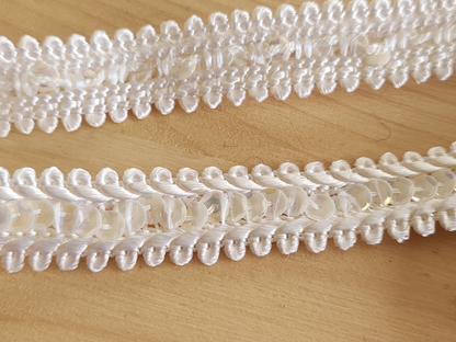 Galon vintage blanc sequin mordoré soyeux 2 mètres  sur 1,6 cm A5