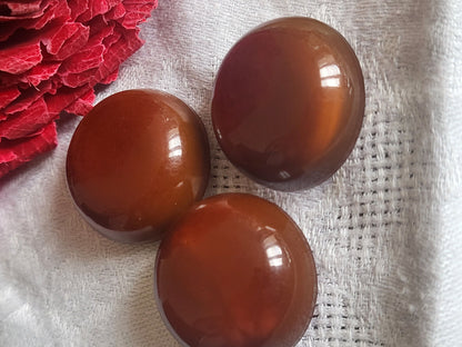 Trio gros boutons  vintage marron roux à pied bombé gros  2,4 cm ref 2063