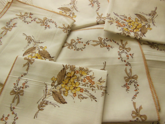 Lot 7 serviettes année 70/80  tissu synthétique jamais utilisées noeud fleur  B2