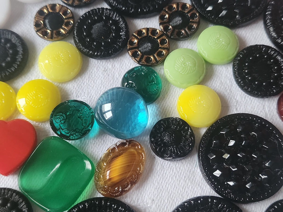 Lot 50 cabochons anciens en verre vintage panaché N°1