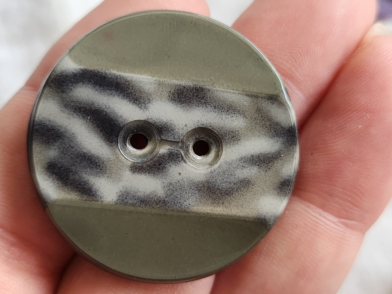Gros bouton ancien en celluloïd gris collection diamètre: 3,6 cm D14P
