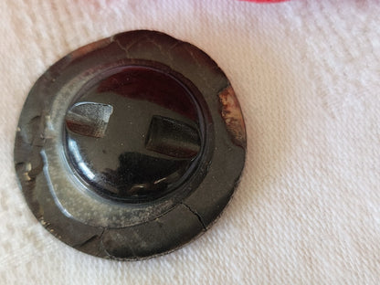 Gros bouton ancien en nacre épais marron grise  à pied 3 cm G2H