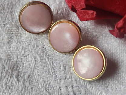 Trio boutons anciens en metal coeur en nacre rose 1,1 cm G16A