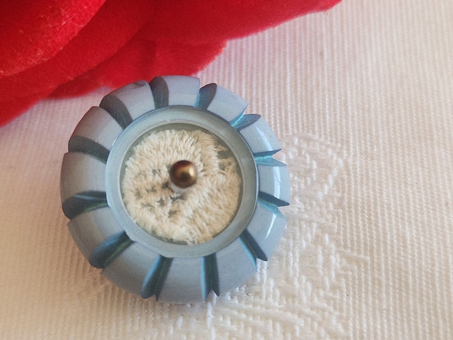 Bouton ancien collection bleu tendre dentelle emprisonnée 2,1 cm 21 mm G3S