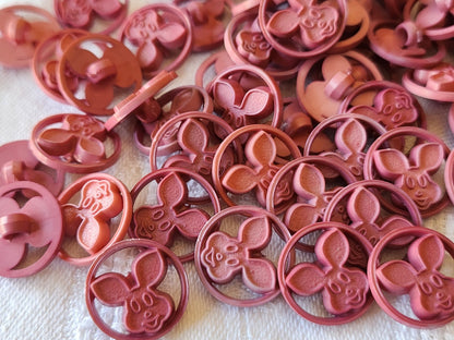 Lot 51 boutons rose lapin decoupis fond d'atelier 1,5 cm ref 4973