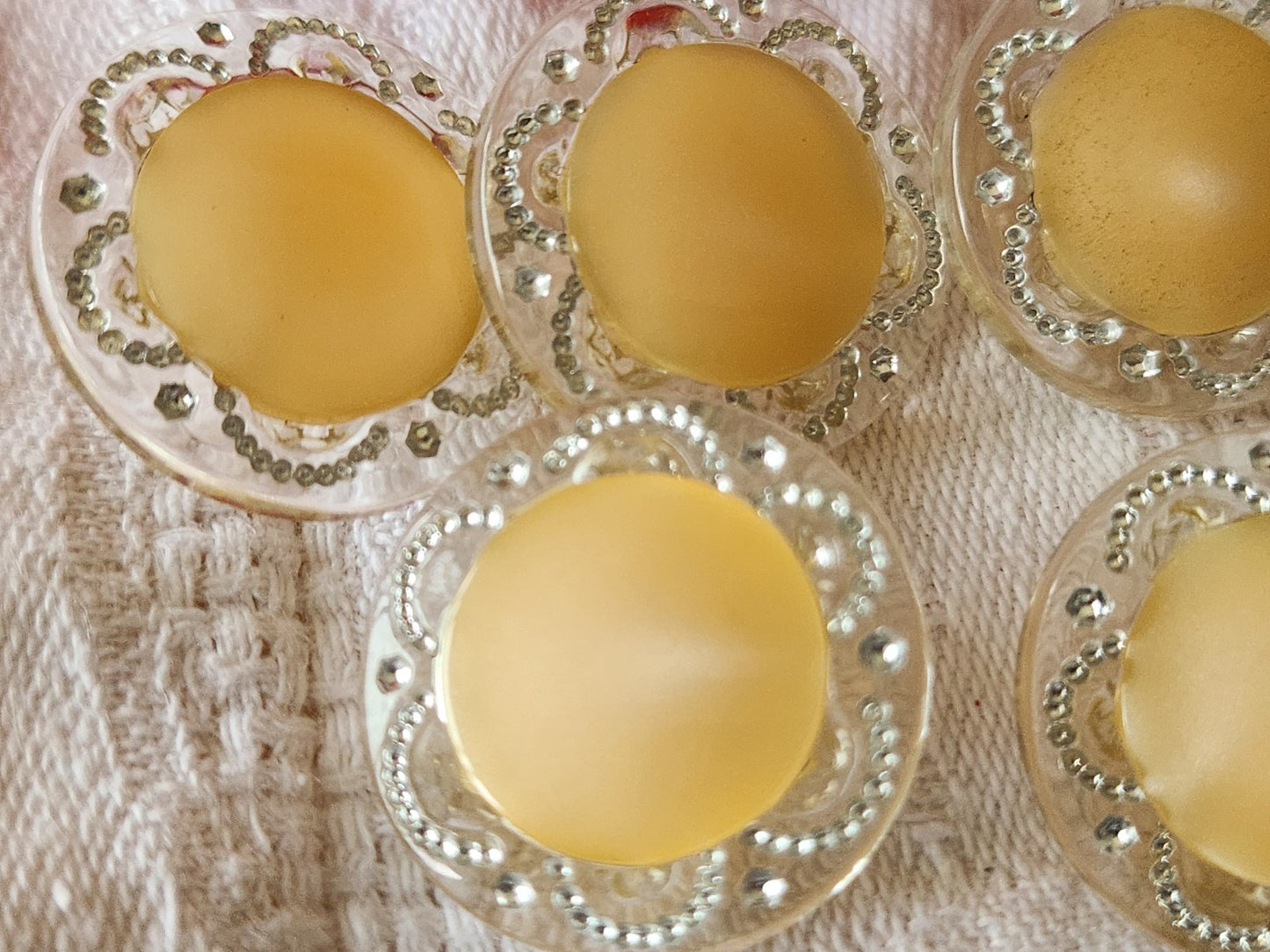 lot 5 bouton vintage beige  à pied transparent 2,3 cm ref 5986