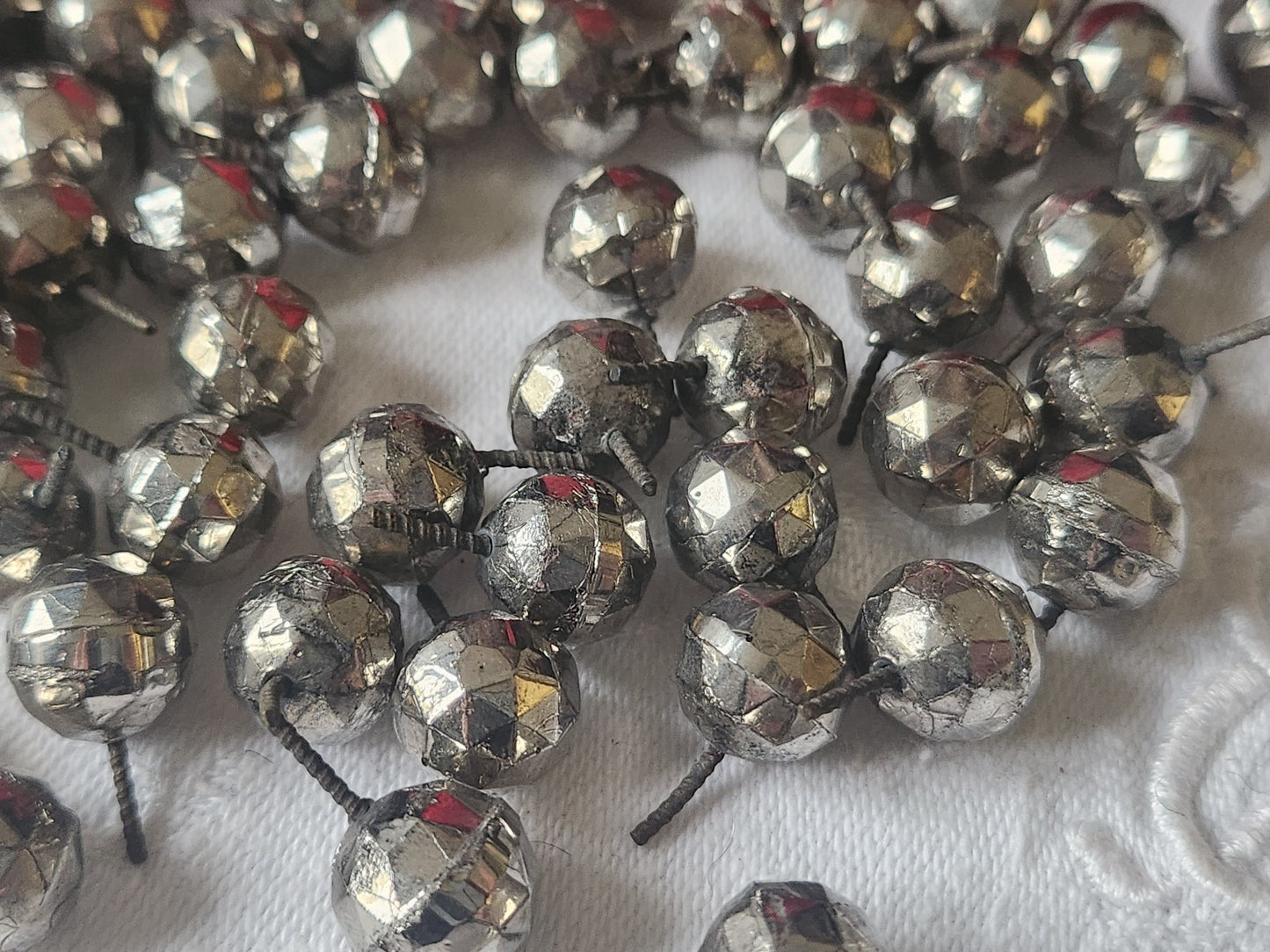 Lot 120 boules en verre avec vis anciens restauration miroir clous création TA