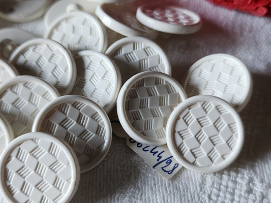 Lot 22 boutons vintage blanc damas  à pied finitions moyennes 1,8 cm ref 3342