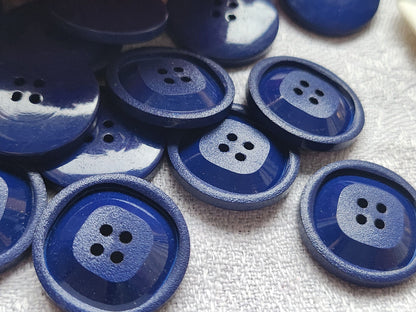 Lot 12  boutons vintage bleu electrique trous 2,2 cm ref 4715