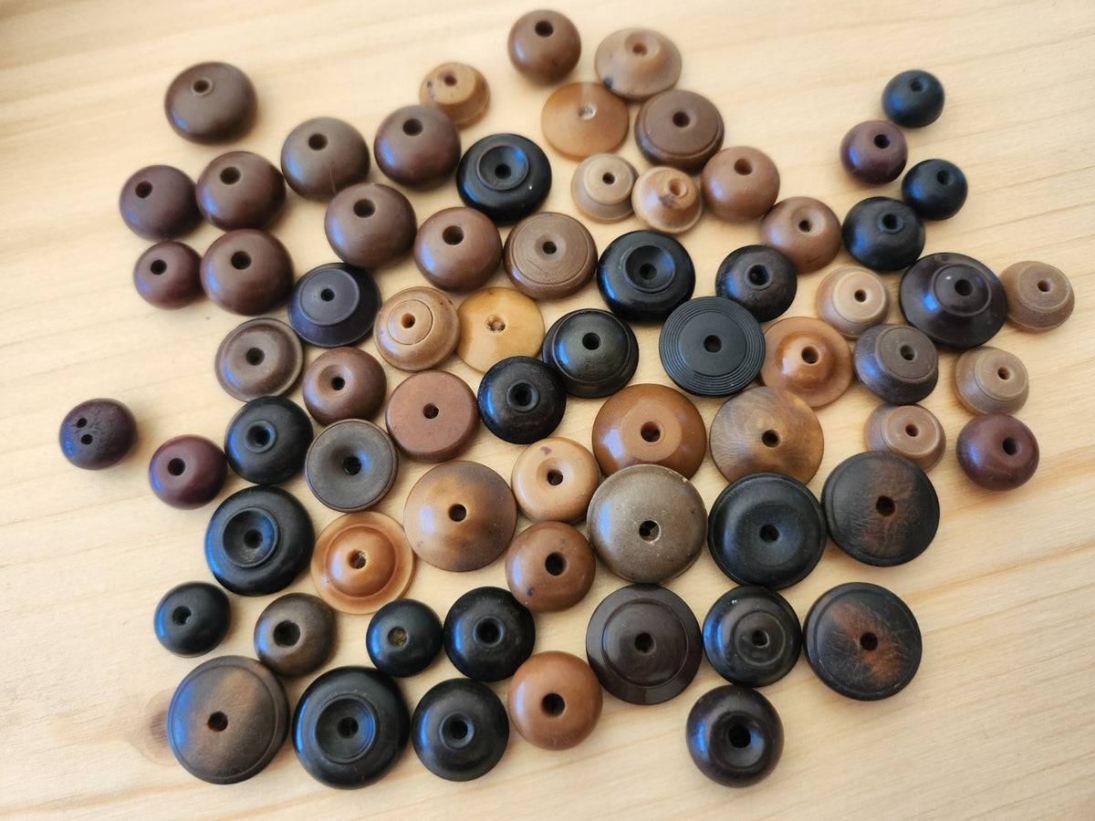 Lot  boutons anciens en corozo dit "sifflets" listing 1,1 à 1,8 cm photo  T10