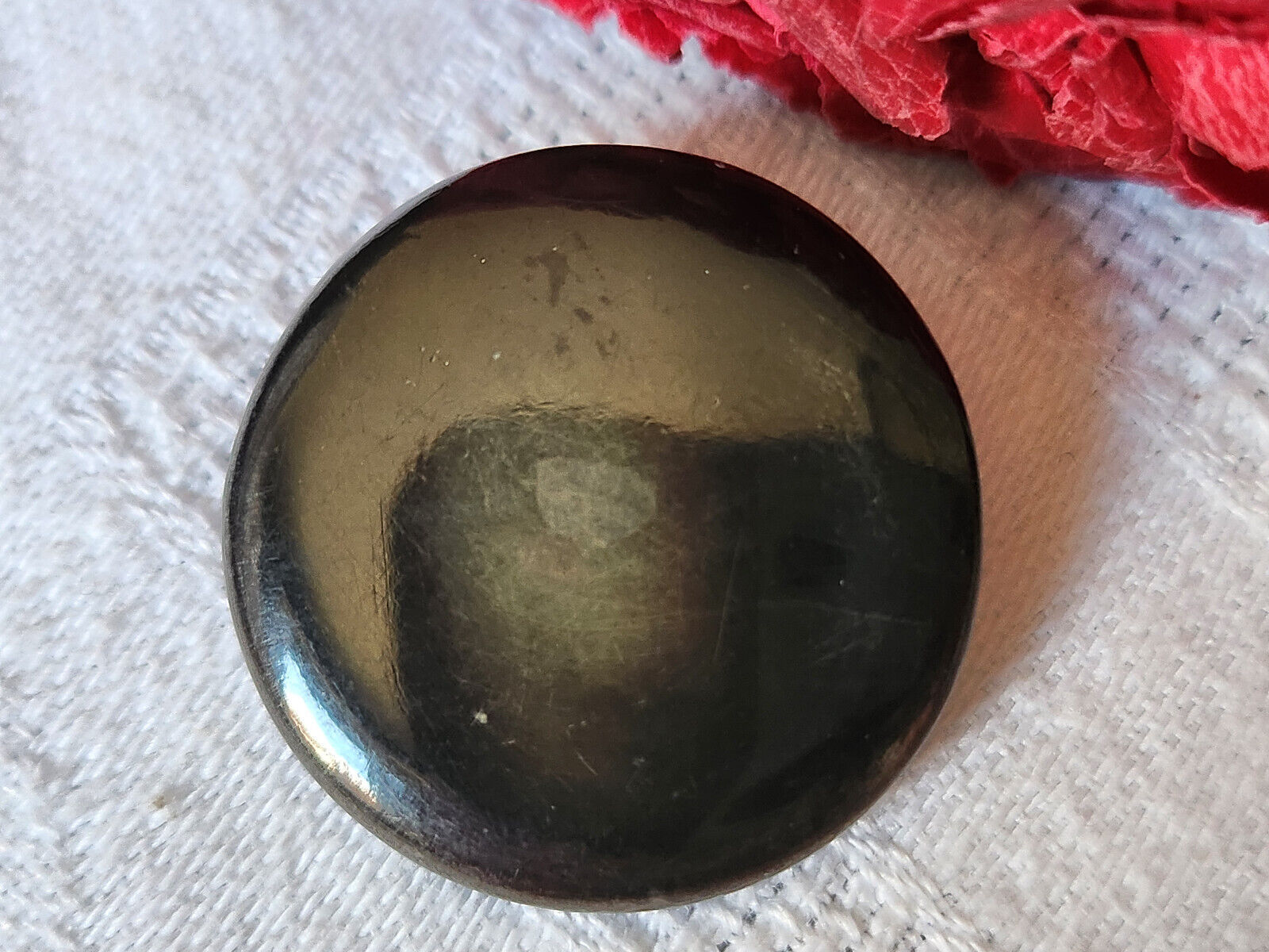 Gros bouton ancien en nacre noir/gris à pied métal 2,6 cm D13K