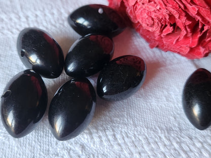 Lot 7 boutons vintage noir navette bombé  1,7 sur 2,2 cm ref 2892