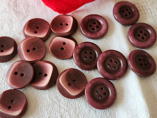 Lot 16 boutons vintage prune camaïeu 1,7/18 cm trous ref 3995