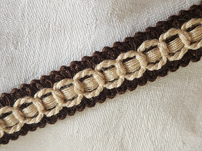 Galon vintage beige marron sur plaque 6 m 70 sur 1,8 cm A5