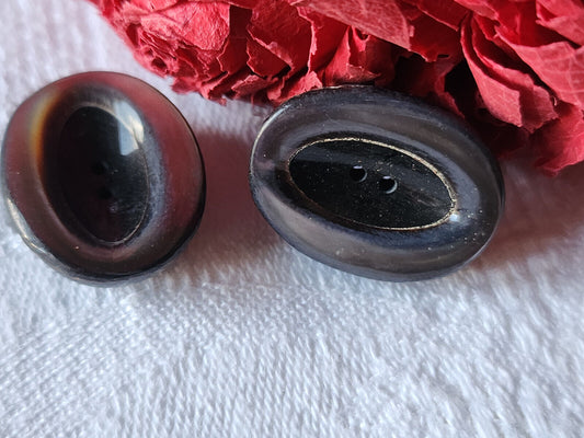 Collection duo boutons anciens nacre et resine  1,7 sur 2,2 cm D9T