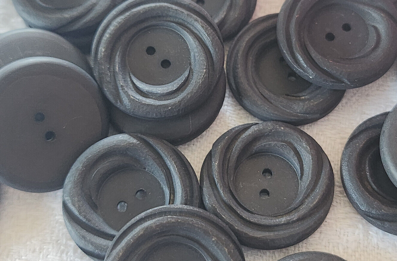 Lot 16 boutons vintage gris mat à trous 1,9 cm ref 5724
