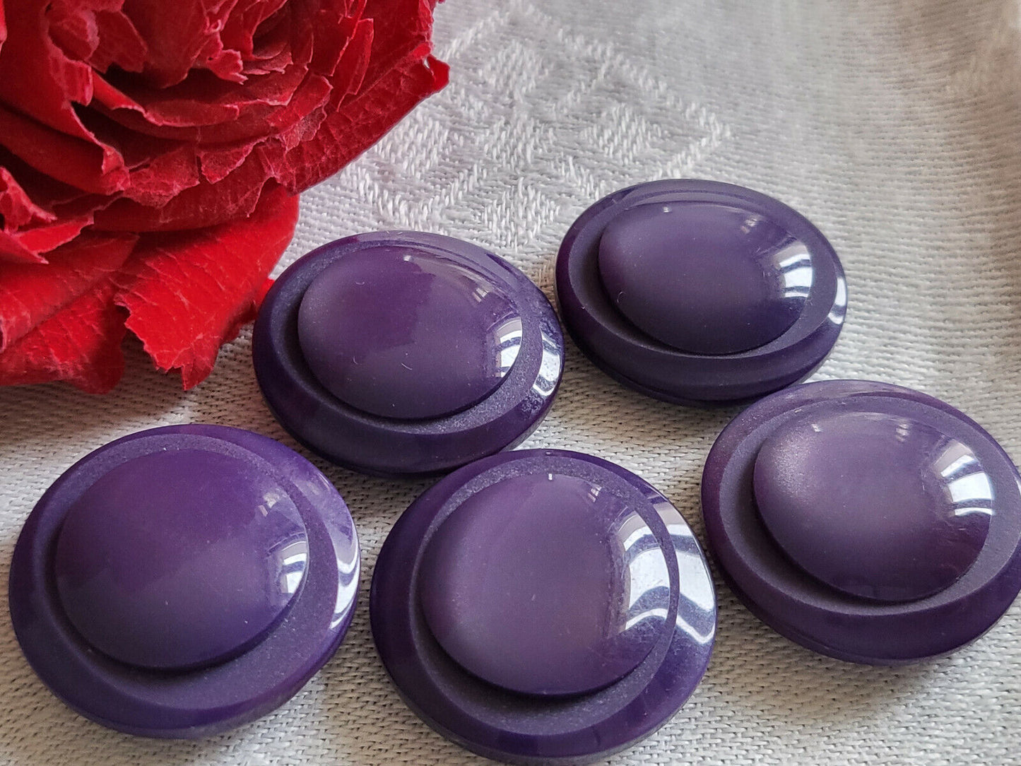 Lot 5 boutons vintage violet  à pied diamètre 2,2 cm ref 4941