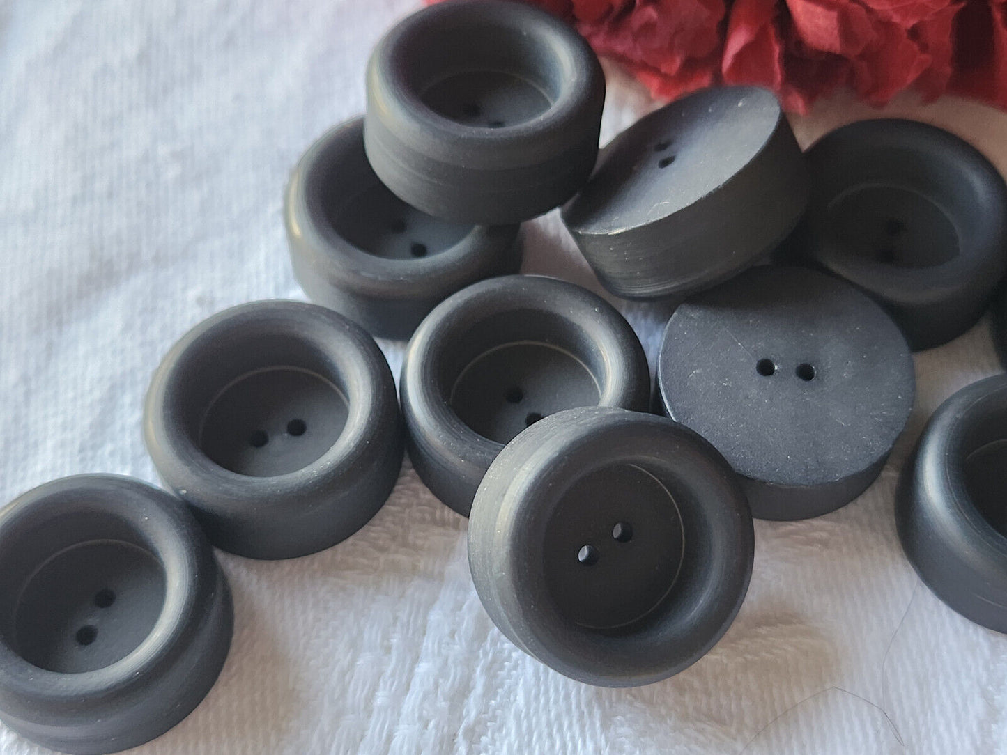 Lot 15 boutons vintage haut gris foncé mat trous 1,9 cm reef 5879