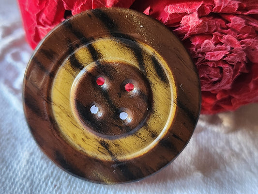 Gros bouton ancien en celluloïd marron diamètre: 3,5  cm D7T