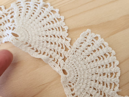 Dentelle ancienne  pourtour napperon crochet blanc  T2-19