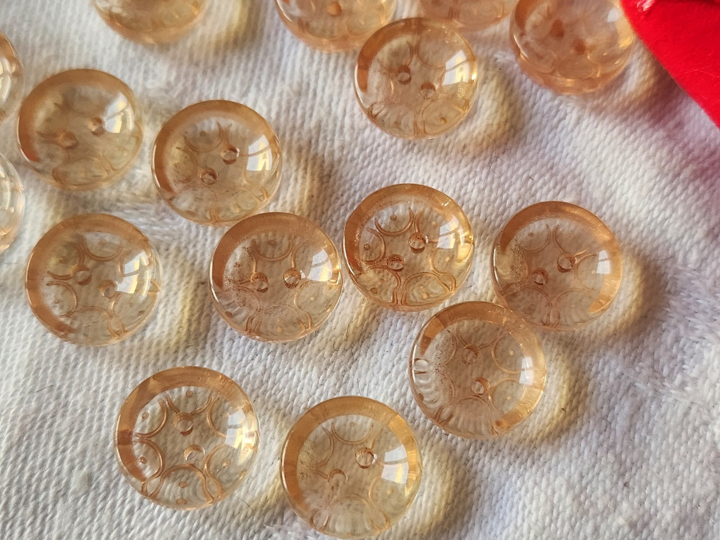 Lot 15 ravissants boutons anciens ciselé 1,2 cm ref 5063