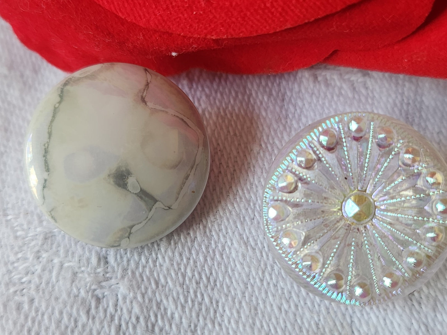 Duo boutons anciens en verre transparent blanc 1,8 cm G16A